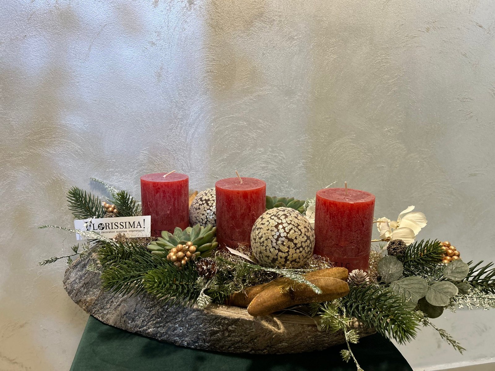 ARANJAMENT-FELIE-MESTEACAN-scaled-1.jpg ARANJAMENT LUMANARI ROSII - imagine 1