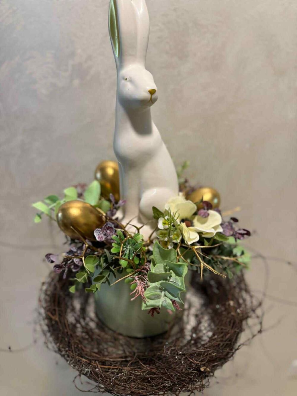 ARANJAMENT-PASTE-08-e1758701027482.jpg ARANJAMENT CU IEPURAS CERAMICA - imagine 1