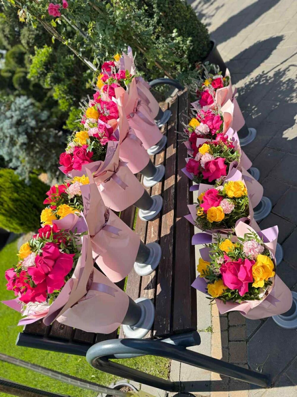 BUCHETE-MIXT-02-e1758692564604.jpg BUCHETE EVENIMENTE - imagine 1