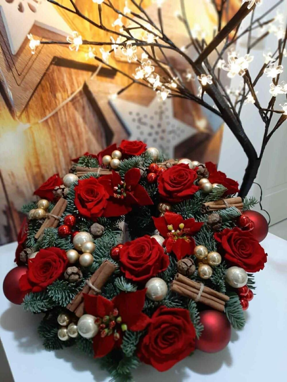 CORONITA-CRACIUN-TRANDAFIRI-CRIOGENATI-ROSII-2-e1759226208947.jpg CORONITA CRACIUN CU TRANDAFIRI CRIOGENATI ROSII - imagine 1