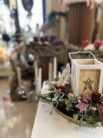 ARANJAMENT CU STELUTE IN TAVA METALICA AURIE - imagine 3