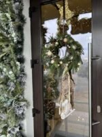 CORONITA CU GLOBURI CONURI FUNDA SI PATINE - imagine 2