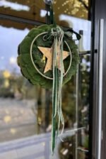 CORONITA DIN MOSS ARTIFICIAL CU STELUTA METALICA AURIE - imagine 4