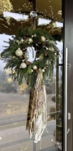 CORONITA CU GLOBURI CONURI FUNDA SI PATINE - imagine 4