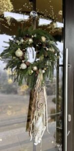 CORONITA CU GLOBURI CONURI FUNDA SI PATINE