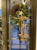 CORONITA CU STELE DIN LEMN CETINA EUCALIP SI CONURI